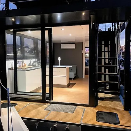 Houseboat - Maggiore Con Jacuzzi Botel *
