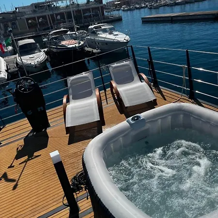 Houseboat - Maggiore Con Jacuzzi Bateau-hôtel *