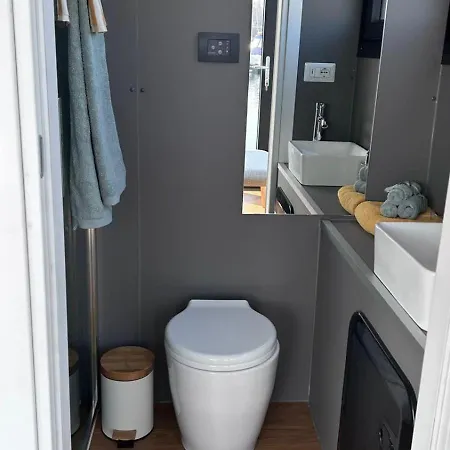 Houseboat - Maggiore Con Jacuzzi Πλωτό κατάλυμα *
